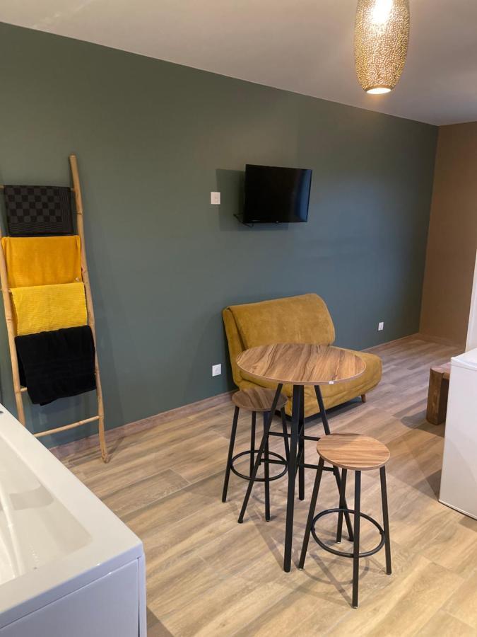 Jacuzzi Apartment Sacquenville